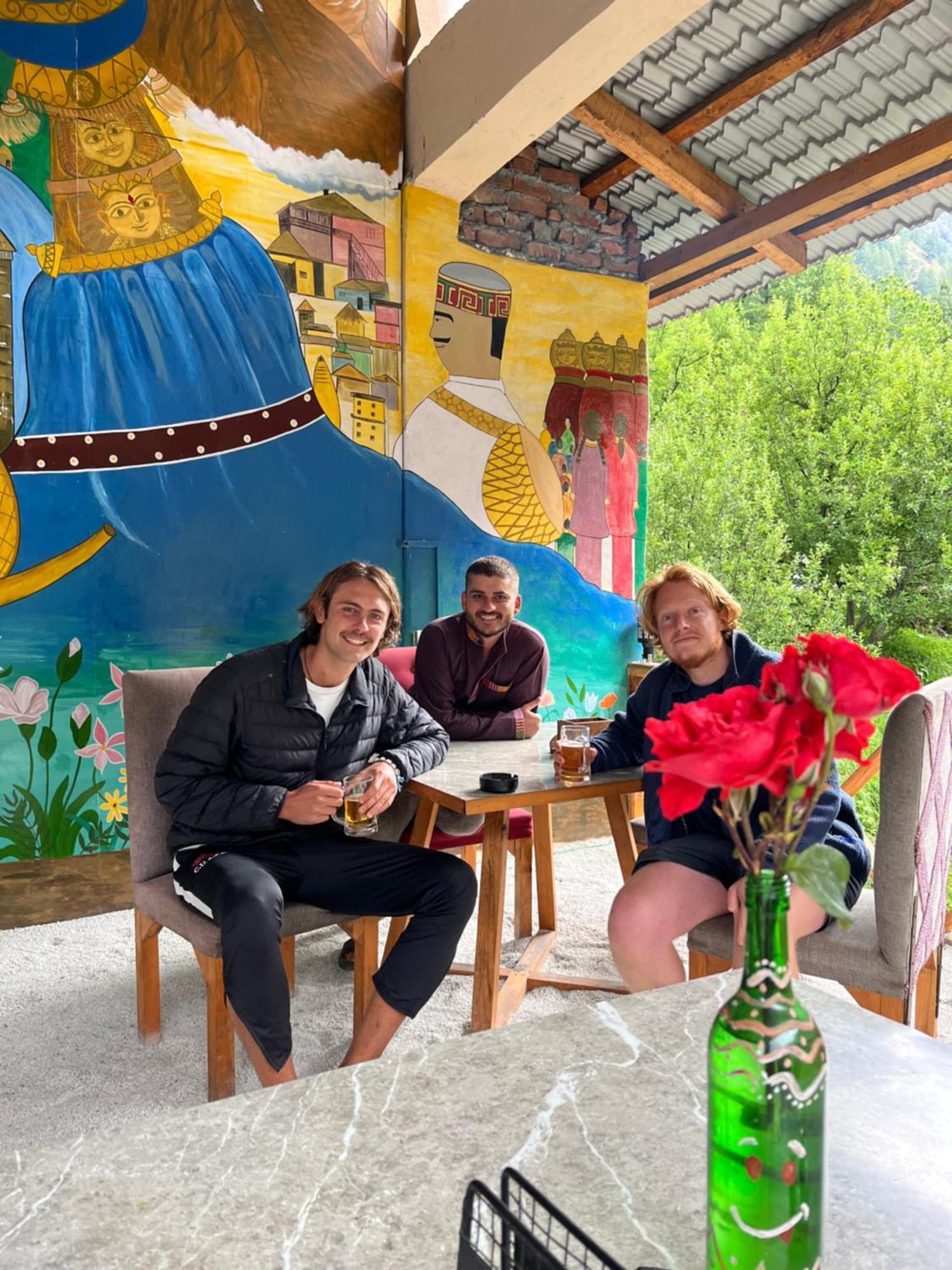 Thepahadians Food & Stay Jibhi Екстериор снимка